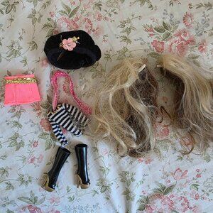 Pinkie Cooper and the Jet Set Pets - Travel in Paris Outfit + Hairplugs